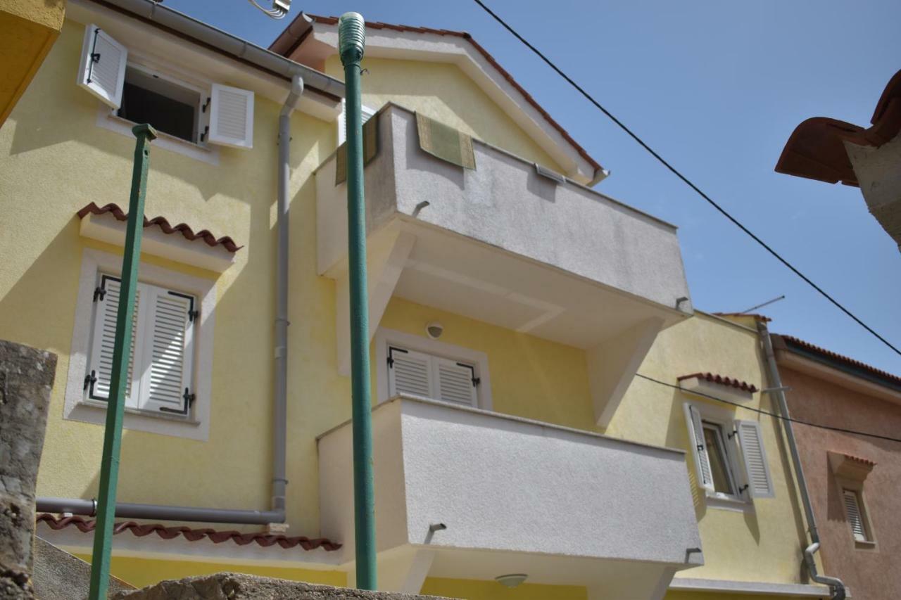 Charming Apartments Do-Ma-Ni Baska  Exterior photo